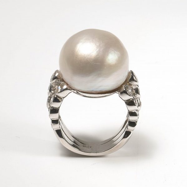 Vintage Baroque Mabe Pearl and Diamond Cocktail Ring in 18ct White Gold, 1.50 carats, Circa 1990