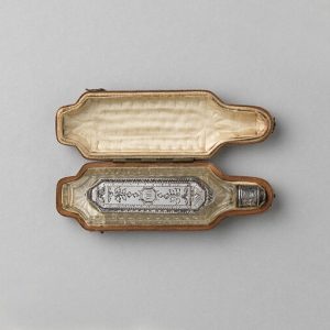 Antique Victorian Glass and Silver Scent Bottle with Original Fitted Case; rectangular glass scent bottle with silver mount and hinged compartment, English, 18th century