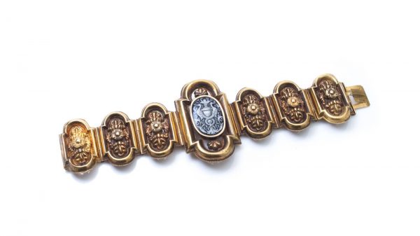 Antique 19th Century 18ct Yellow Gold Bracelet Depicting Cornucopia