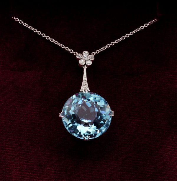 Antique Art Deco 20.00ct Natural Aquamarine and Diamond Platinum Necklace