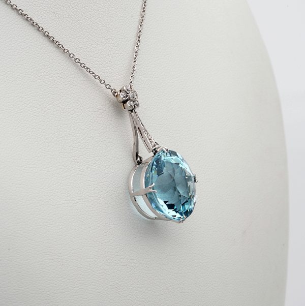 Antique Art Deco 20.00ct Natural Aquamarine and Diamond Platinum Necklace