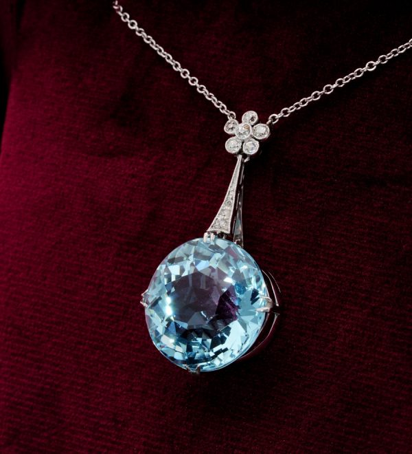 Antique Art Deco 20.00ct Natural Aquamarine and Diamond Platinum Necklace