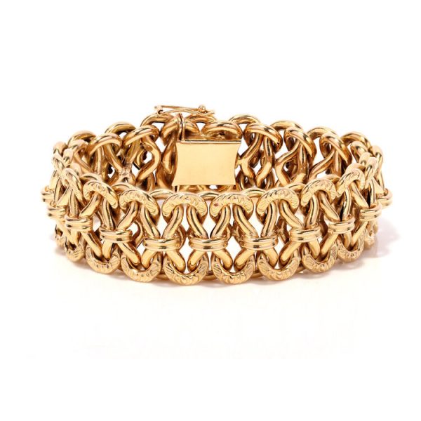 Antique French 18ct Yellow Gold Bracelet; comprised of intertwined figure-of-eight links. Made in France, early 20th century, Circa 1920