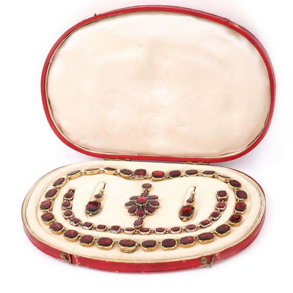 Antique Georgian Almandine Garnet Parure 18ct Gold circa 1820 in Original Fitted Box