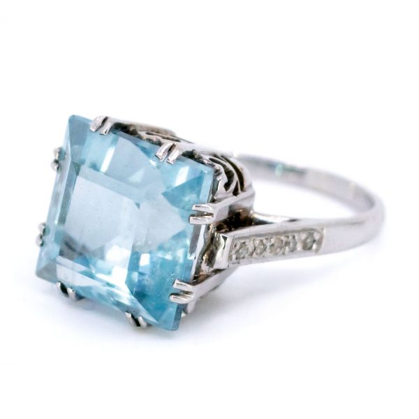 Vintage 11ct Aquamarine and Diamond Ring