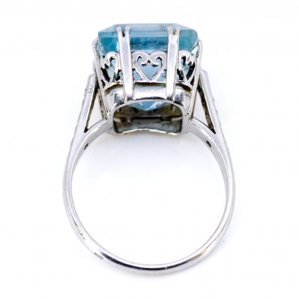 Vintage 11ct Aquamarine and Diamond Ring