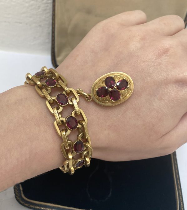 Antique Victorian 28.00ct Garnet Rare French Origin 18ct Gold Bracelet