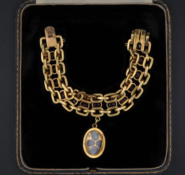 Antique Victorian 28.00ct Garnet Rare French Origin 18ct Gold Bracelet