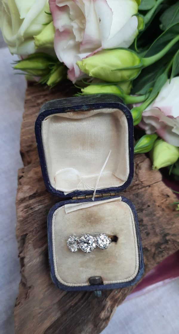 Art Deco Three Stone Diamond Engagement Ring, 2 carats Platinum