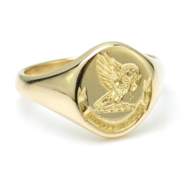 Gents 18ct Yellow Gold Signet Ring bearing a Dragon and Latin phrase Mea Dos Virtus, meaning Virtue is my Dower