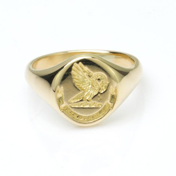 Gents 18ct Yellow Gold Signet Ring bearing a Dragon and Latin phrase Mea Dos Virtus, meaning Virtue is my Dower, Made in England, After 2000