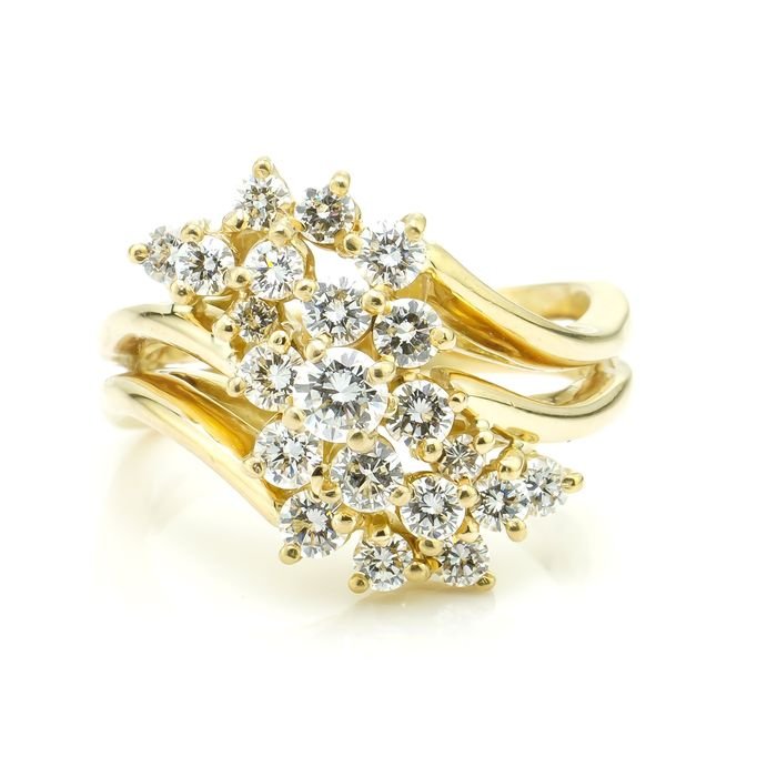 Vintage 1.37ct Diamond Cluster Ring in 18ct Yellow Gold