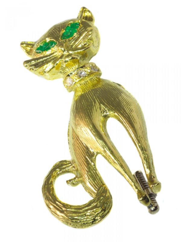 Vintage 18ct Yellow Gold Cat Brooch with Emerald Eyes and Diamond Collar, Circa 1960s