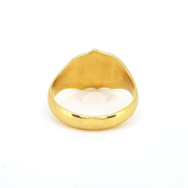Antique 18ct Yellow Gold Signet Ring, Blank shield signet ring ready for a crest or engraving. Hallmarked 1915, Maker E & W