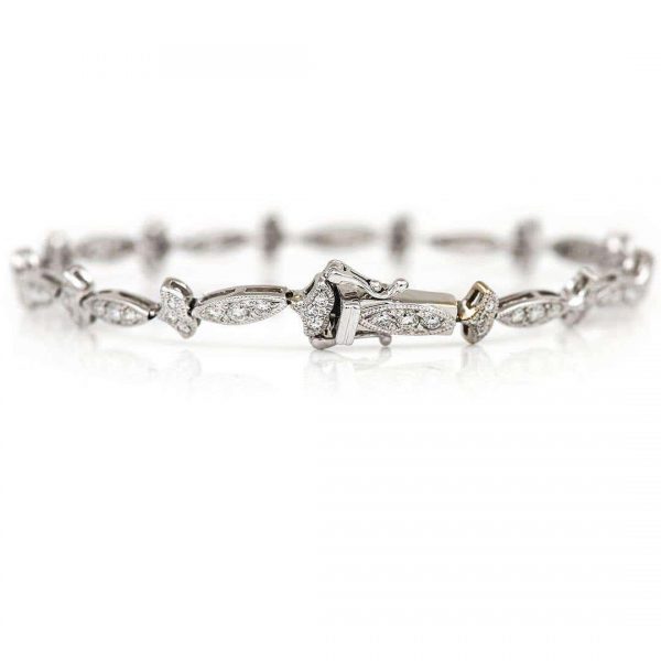 Contemporary 18ct White Gold 1.25ct Diamond Fleur De Lis Style Bracelet