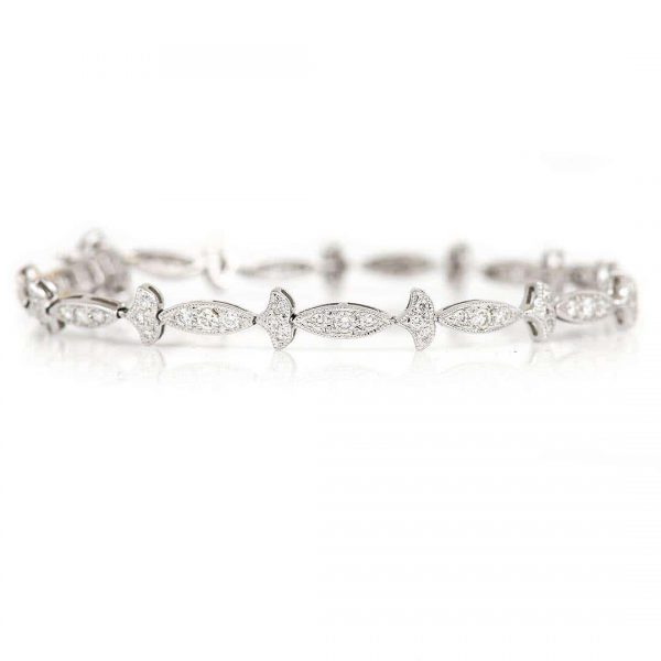 Contemporary 18ct White Gold 1.25ct Diamond Fleur De Lis Style Bracelet