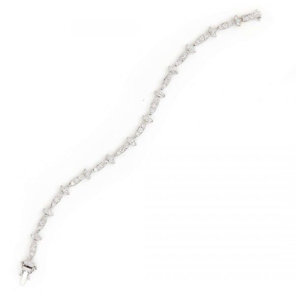 Contemporary 18ct White Gold 1.25ct Diamond Fleur De Lis Style Bracelet