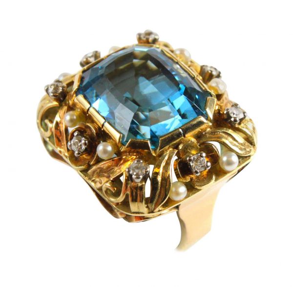 Vintage 1940s Retro Aquamarine Ring with Diamonds and Pearls