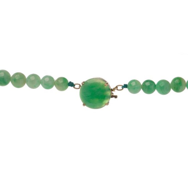 Vintage Mid 20th Century Bright Apple Green Jadeite Jade Beaded Necklace