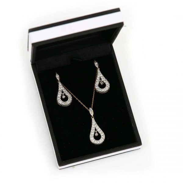 Contemporary 18ct White Gold 1ct Diamond Teardrop Pendant and Earrings Set