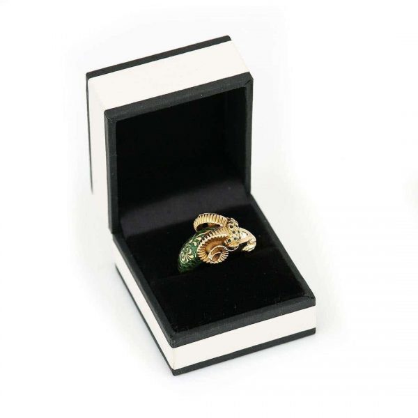 Vintage 18ct Gold Green Enamel Rams Head Celtic Ring