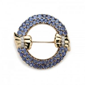 Vintage 1950s Montana Sapphire Brooch with Diamonds; two rows of round faceted Montana sapphires cinched with bows either side pavé set with diamonds in 14ct yellow gold, Numbered 318, post war USA Circa 1950