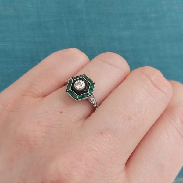 Emerald deco target ring