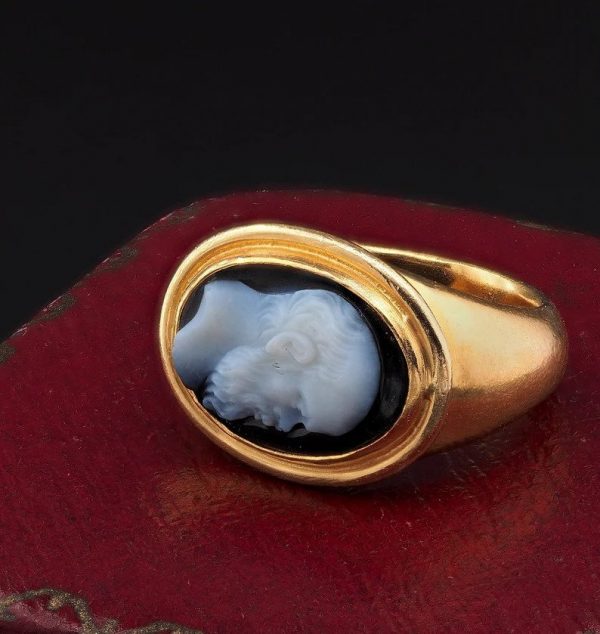 Antique Georgian Socrates Agate Cameo Ring in 18ct Gold