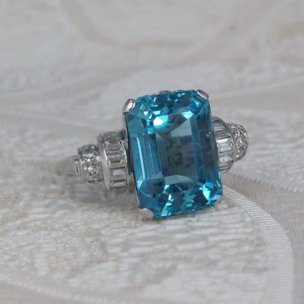 Art Deco 12ct Aquamarine and diamond ring, blue aquamarine and baguette cut diamonds shoulders, in a platinum Art Deco setting