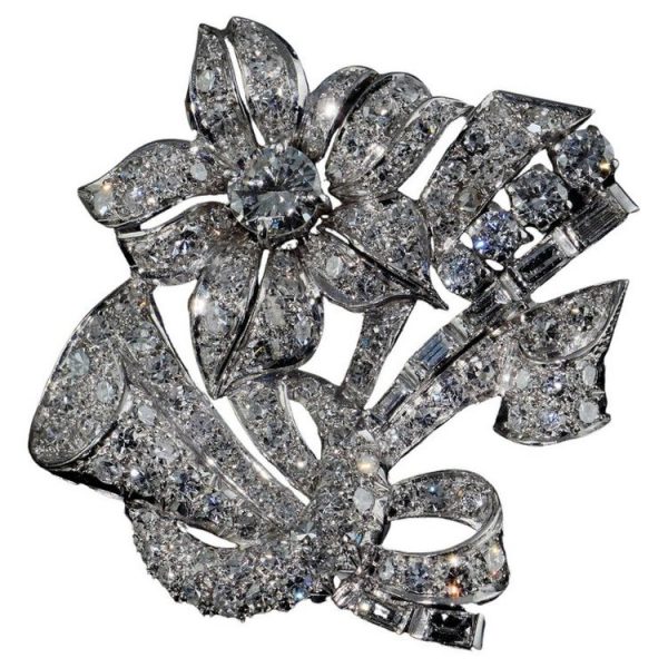 Vintage 4.52ct Baguette and Brilliant Diamond Floral Spray Brooch in Platinum, Circa 1930s