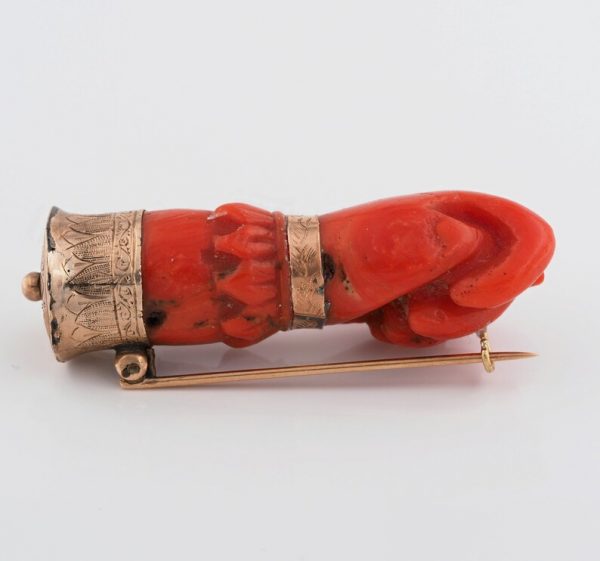Antique Georgian Sciacca Coral Figa Hand 18ct Gold Brooch