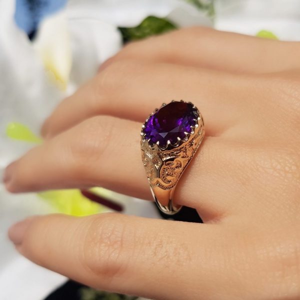 Antique Style Large 7.50ct Amethyst and Engraved Gold Signet Ring