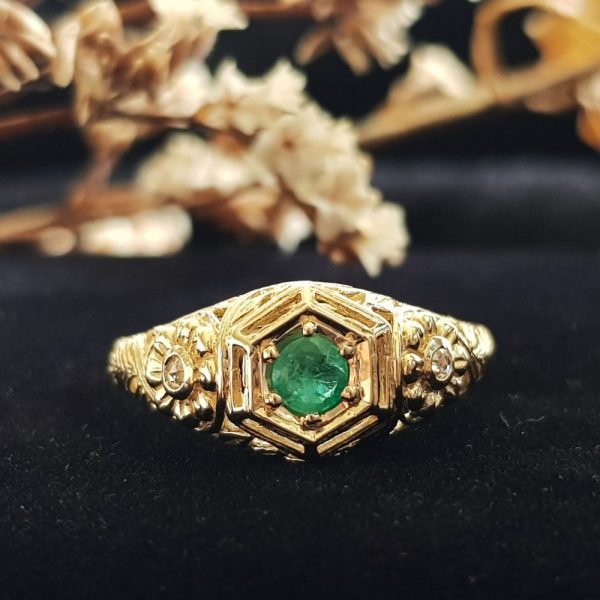 Emerald and Diamond Filigree Ring in Yellow Gold