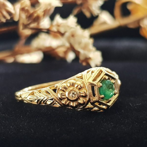 Emerald and Diamond Filigree Ring in Yellow Gold