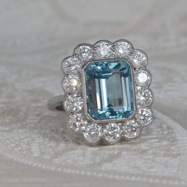 Vintage 8ct Aquamarine and Diamond Cluster Ring