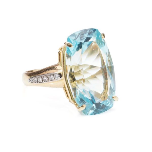 Stunning 19ct Aquamarine and Diamond Cocktail Ring