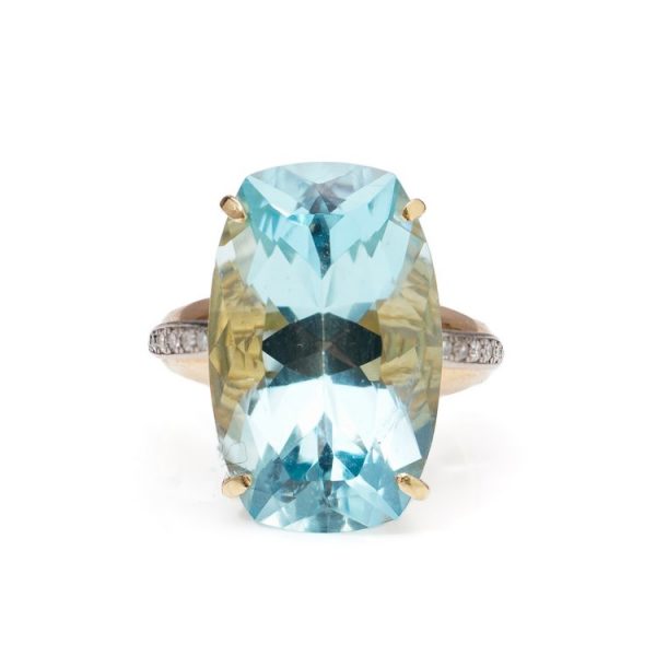 Stunning 19ct Aquamarine and Diamond Cocktail Ring