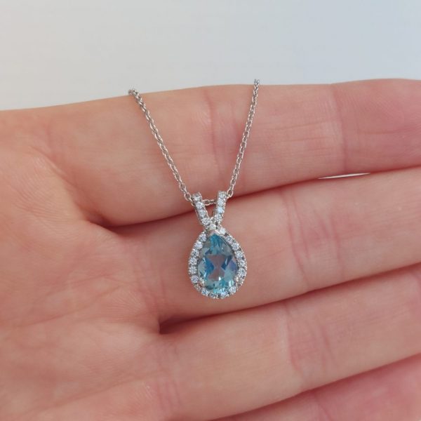 Modern 1.40ct Aquamarine and Diamond Pendant Necklace