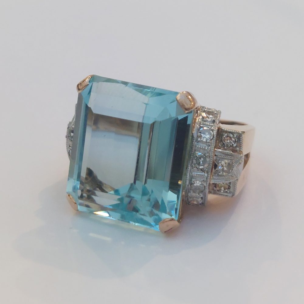 Antique Art Deco Aquamarine and Diamond Dress Ring, 20cts