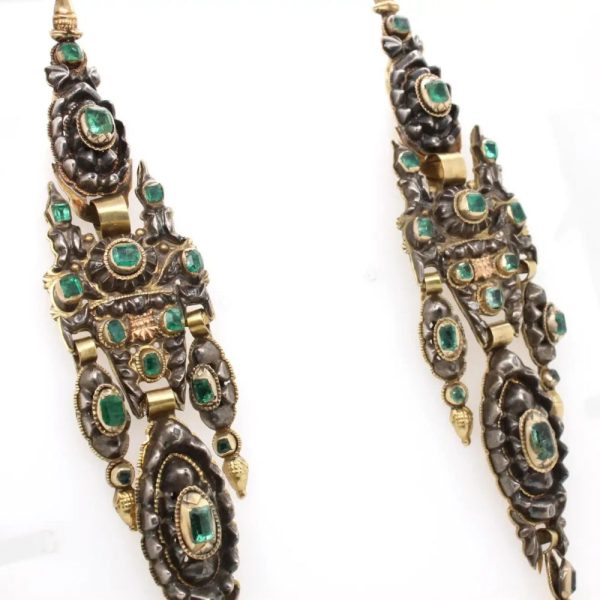 18th Century Antique Iberian Portuguese Gold and Emerald Chandelier Earrings