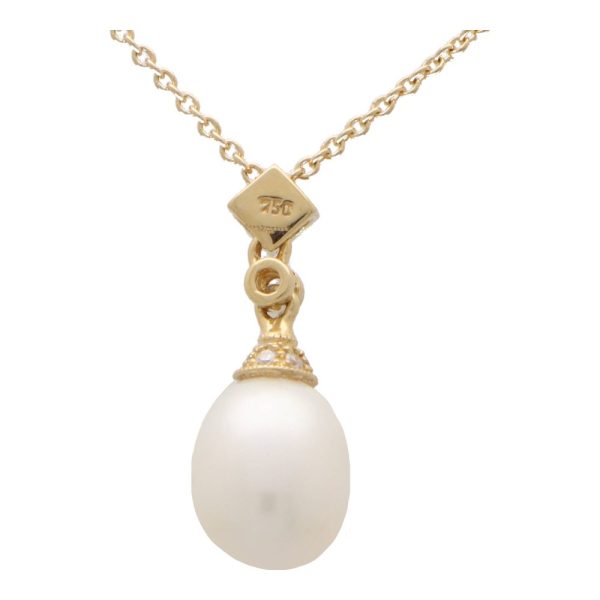 Pearl and Diamond Drop Pendant Necklace in 18ct Yellow Gold