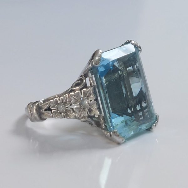 Vintage Aquamarine Ring with Floral Diamond Set Shoulders