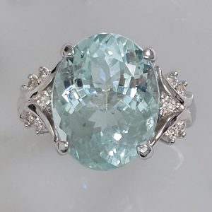 8.58ct Oval Aquamarine Solitaire Ring with Diamond Shoulders