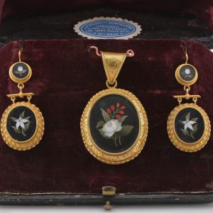 Victorian Antique Etruscan Revival Pietra Dura Pendant and Earring Suite by Montelatici Angiolo e fratelli , Firenze Florence (1860/1880) in original antique fitted case