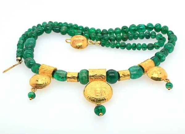 Hammered 18ct Yellow Gold and Emerald Bead Necklace by Atelier Dix