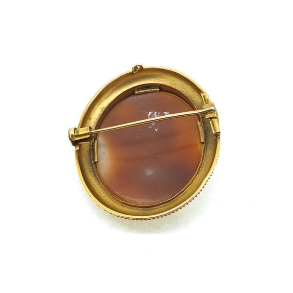 Antique Cameo Brooch in yellow gold with decorative beaded edging