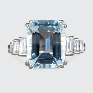 Contemporary 2.80ct Aquamarine and Diamond Ring