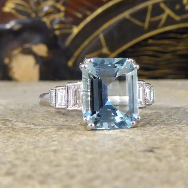 Contemporary 2.80ct Aquamarine and Diamond Ring