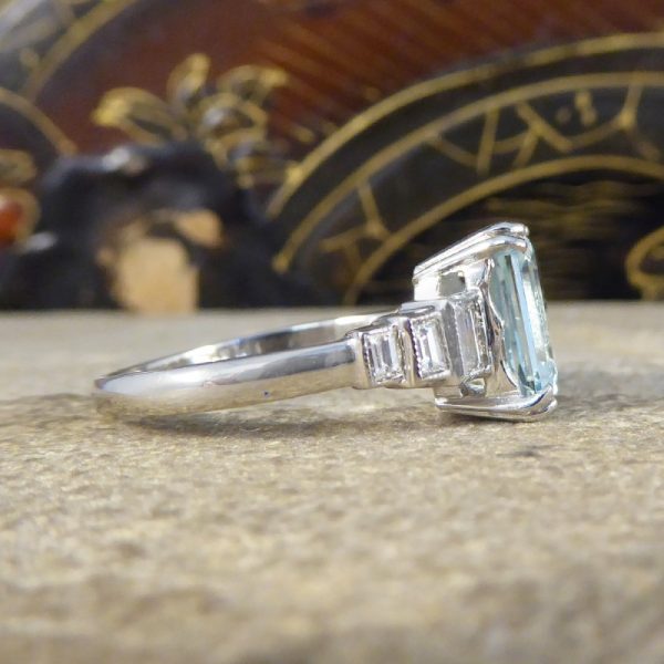 Contemporary 2.80ct Aquamarine and Diamond Ring