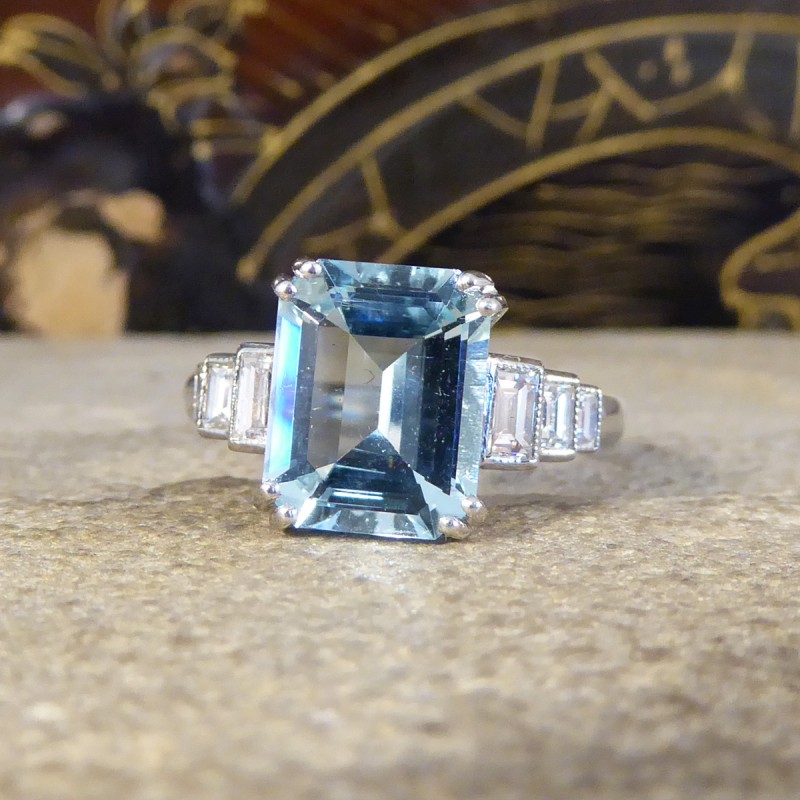 Contemporary 2.80ct Aquamarine and Diamond Ring